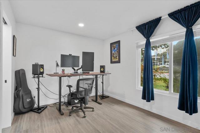 8090 Camino Kiosco, San Diego CA: https://media.crmls.org/mediaz/b74ec54d-b080-43db-8d32-3ec16f703f93.jpg