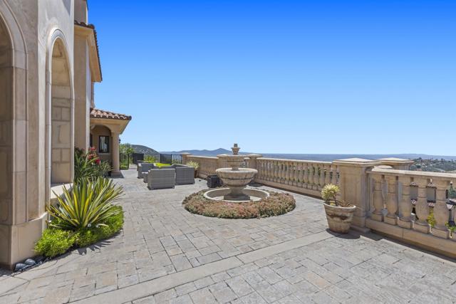 Detail Gallery Image 13 of 28 For 8039 El Cielo, Rancho Santa Fe,  CA 92067 - 5 Beds | 6/1 Baths
