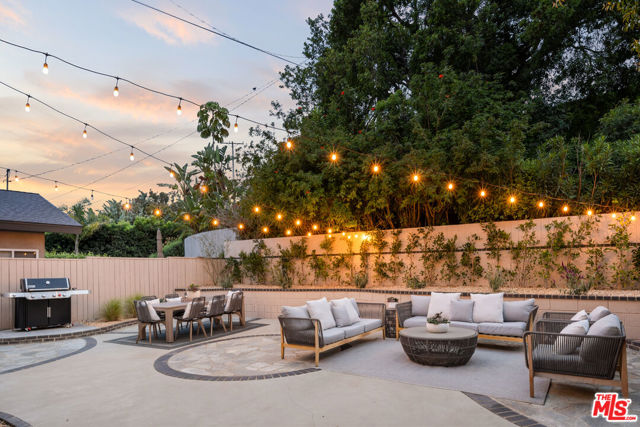 8247 Billowvista Drive, Playa del Rey CA: https://media.crmls.org/mediaz/b74f461a-21b5-40de-9e60-6ebc4a951239.jpg
