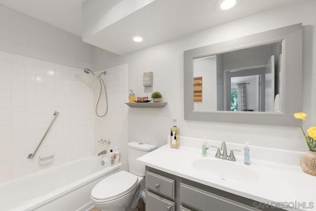 13046 Paseo del Verano, San Diego CA: https://media.crmls.org/mediaz/b74f8dd1-870d-492f-ae3d-c94217a2bef1.jpg