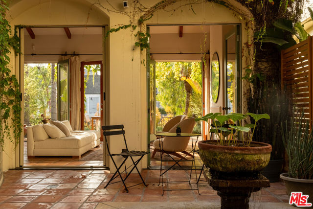 416 Carroll Canal, Venice CA: https://media.crmls.org/mediaz/b7502396-d996-41c6-b021-431907f01383.jpg