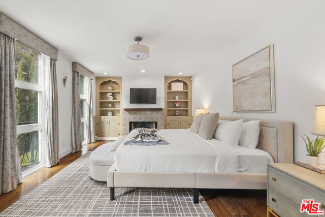 8828 Thrasher Avenue, Los Angeles CA: https://media.crmls.org/mediaz/b750267f-a997-428d-ad41-4fb4d580b1d9.jpg