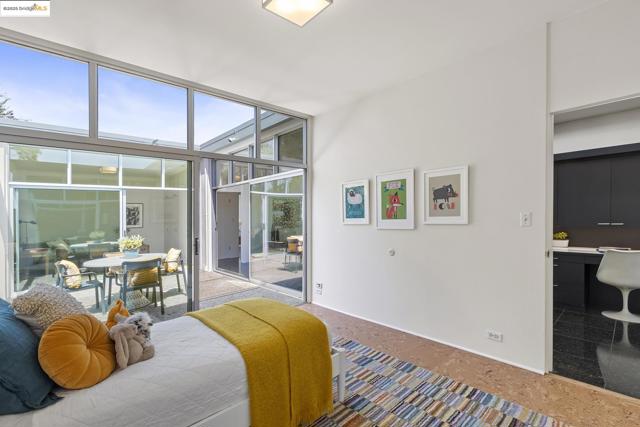7145 View Ave, El Cerrito CA: https://media.crmls.org/mediaz/b7503433-2f70-4d80-ab41-ab7bc020f00d.jpg