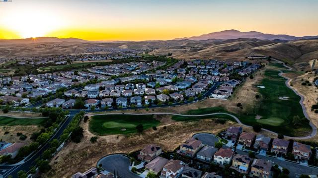 2715 Palatino Ct, Dublin CA: https://media.crmls.org/mediaz/b750cf9c-6924-4eea-be16-09efaacc562f.jpg