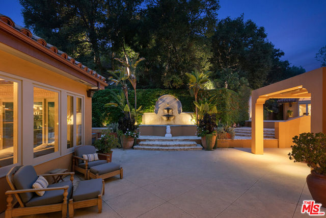 Image 32 of 40 For 2719 Benedict Canyon Drive