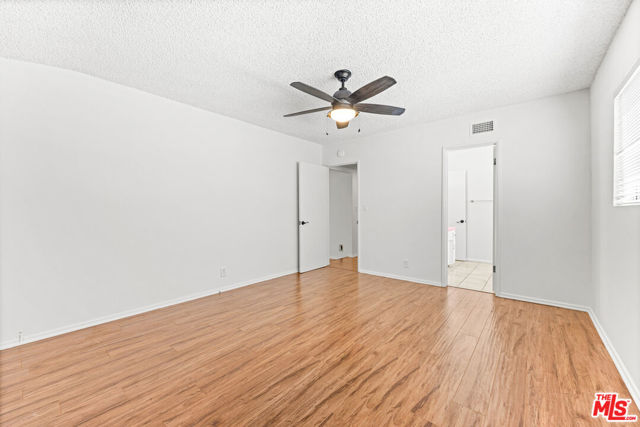 5013 Catalon Avenue, Woodland Hills CA: https://media.crmls.org/mediaz/b751216d-50c3-4e1f-aded-c525e8999d56.jpg