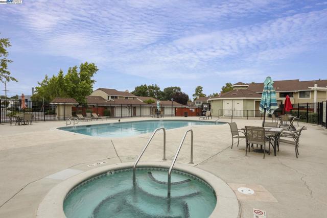 7650 Arbor Creek Cir, Dublin CA: https://media.crmls.org/mediaz/b7512fc0-d280-4f4a-8aca-a9427f596690.jpg