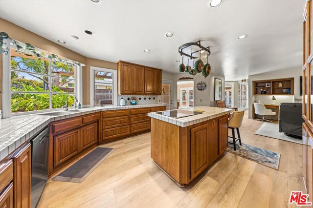 5441 Toltec Drive, Santa Barbara CA: https://media.crmls.org/mediaz/b7515ff0-9136-469f-ae84-bd16c71fd9b6.jpg