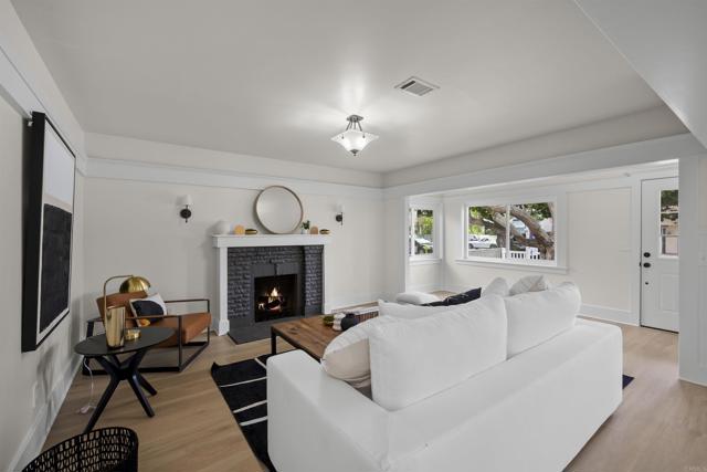 Detail Gallery Image 3 of 51 For 311 B Ave, Coronado,  CA 92118 - 3 Beds | 2 Baths