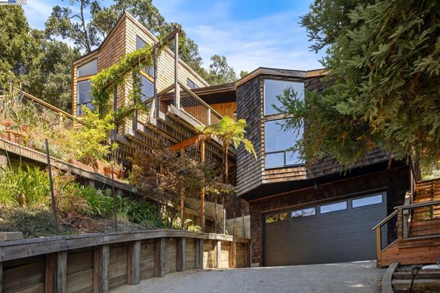 5708 Colton Blvd, Oakland CA: https://media.crmls.org/mediaz/b751ba06-9eff-4f34-824e-8f05092e02ca.jpg