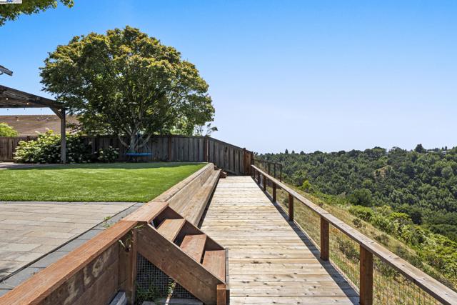 6408 Boone Dr, Castro Valley CA: https://media.crmls.org/mediaz/b7520585-4784-4ecf-bf1c-3e0bae31d730.jpg