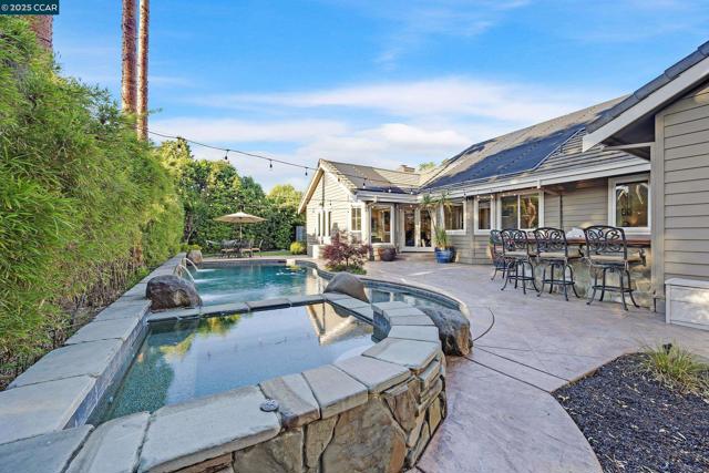 10 Woodside Dr, Danville CA: https://media.crmls.org/mediaz/b7525ae8-e6d9-4ac5-a84e-faf9d7210c45.jpg