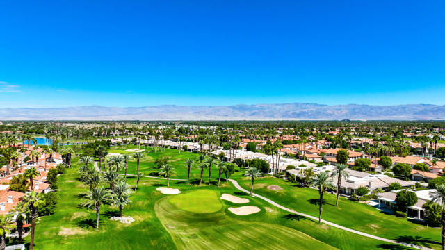 55280 Riviera, La Quinta CA: https://media.crmls.org/mediaz/b752b739-e7ee-41ff-b02b-74b15ef5d2b0.jpg