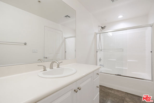 6020 Seabluff Drive, Playa Vista CA: https://media.crmls.org/mediaz/b752c060-f3b8-4d97-a114-646afd6ffa86.jpg