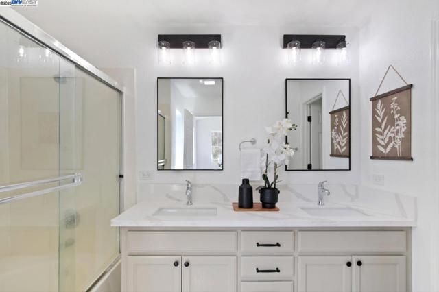 4135 Keepsake Ct, Tracy CA: https://media.crmls.org/mediaz/b75358d4-7fcf-4cc1-a3fe-933d08b1d203.jpg