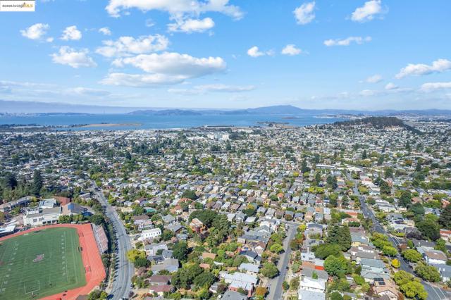 1026 Ventura Ave, Albany CA: https://media.crmls.org/mediaz/b753861e-45b0-469b-a502-0d73c8f0dc33.jpg