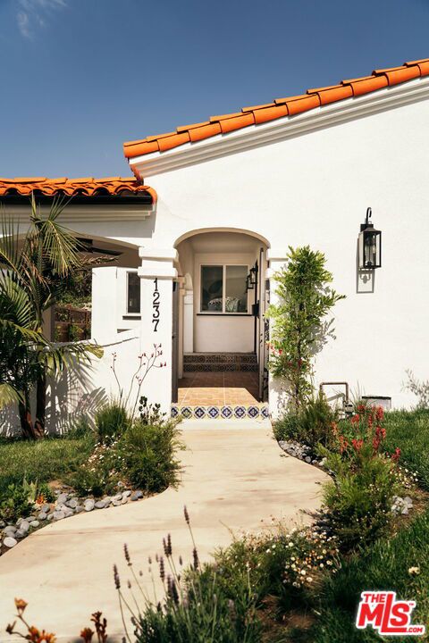 1237 S Curson Avenue, Los Angeles CA: https://media.crmls.org/mediaz/b7539fe3-1cb0-4f60-bd16-2b00c5454a64.jpg
