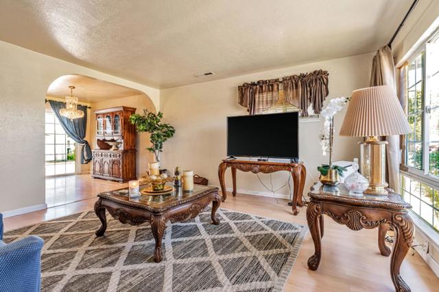 130 Cypress Street, Redwood City CA: https://media.crmls.org/mediaz/b753fc55-94ee-4ca3-a68e-3bd594842aed.jpg