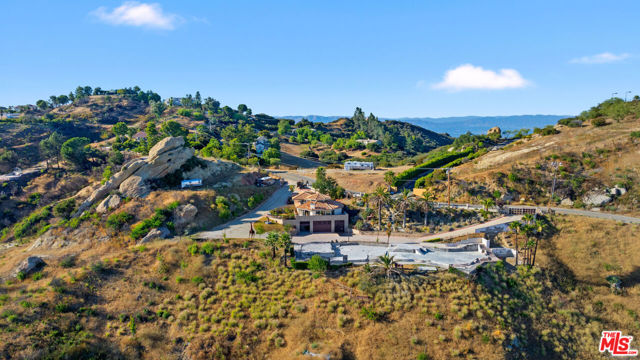 23010 Saddle Peak Road, Topanga CA: https://media.crmls.org/mediaz/b75406e3-54cb-4d9e-8ad0-7d3497a21e43.jpg