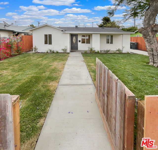 10692 Sycamore Avenue, Stanton CA: https://media.crmls.org/mediaz/b754f4d4-ccdb-4673-b901-c8b20794de2c.jpg