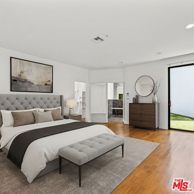 2646 Rinconia Drive, Los Angeles CA: https://media.crmls.org/mediaz/b755931f-a98a-4e0f-9981-dc12be8c0f0a.jpg