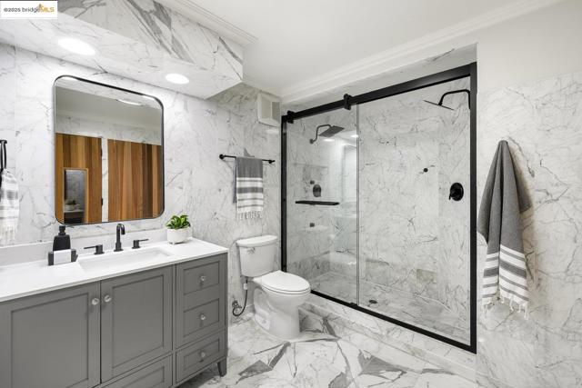 6566 Chelton Dr, Oakland CA: https://media.crmls.org/mediaz/b755bb3c-e0a7-441e-b963-3c01ca77ce3b.jpg