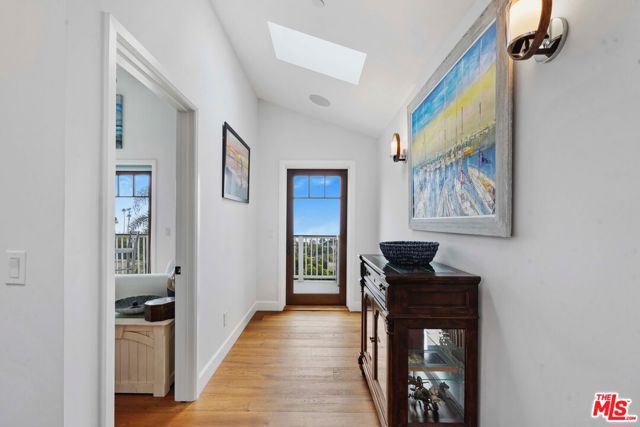 30119 Harvester Road, Malibu CA: https://media.crmls.org/mediaz/b7566a0f-caa4-46b2-85f9-3fe9cc5d5c27.jpg