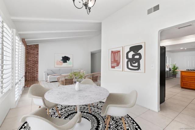 7214 Manzanita, Carlsbad CA: https://media.crmls.org/mediaz/b756cbf5-8964-42b3-82f0-5772bf1a72fe.jpg