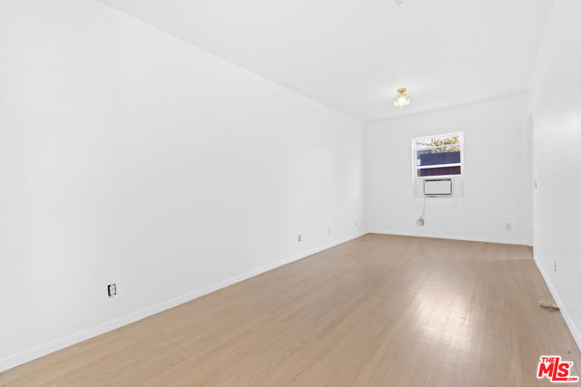 1205 Appleton Way, Venice CA: https://media.crmls.org/mediaz/b756d70e-a350-4516-8405-ebe241182a48.jpg