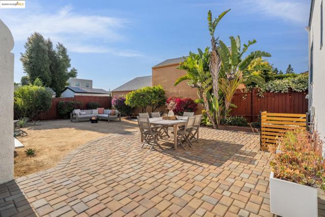 533 Lewis Ave, San Leandro CA: https://media.crmls.org/mediaz/b7579327-1b9c-4758-836a-64d334217f38.jpg