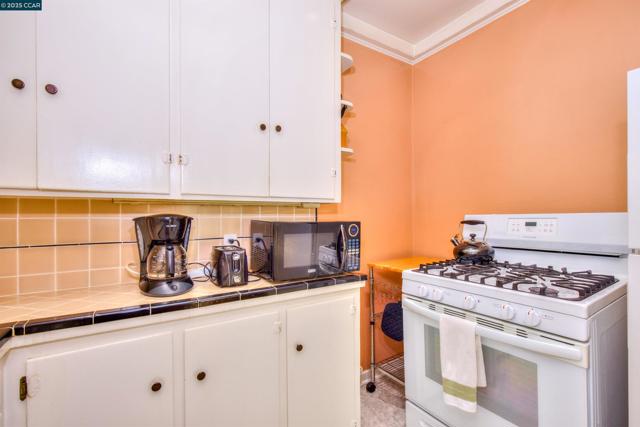 1679 Carmel Dr, Walnut Creek CA: https://media.crmls.org/mediaz/b757a334-6c7e-483e-96ec-51d9d51676b5.jpg