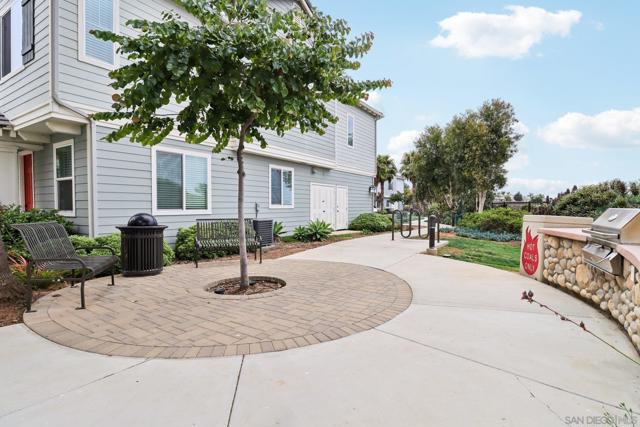 511 Surfbird Ln, Imperial Beach CA: https://media.crmls.org/mediaz/b7587dd0-f438-47ba-b121-2e5fc388585a.jpg