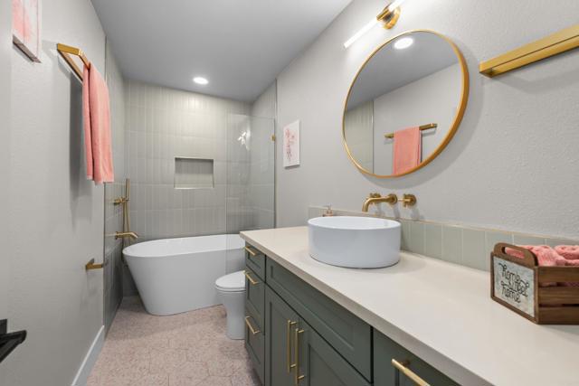 Detail Gallery Image 22 of 41 For 1026 Eucalyptus Ave, Vista,  CA 92084 - 5 Beds | 3 Baths