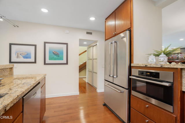 Detail Gallery Image 12 of 44 For 108 S Grand Ave, Pasadena,  CA 91105 - 3 Beds | 2/1 Baths