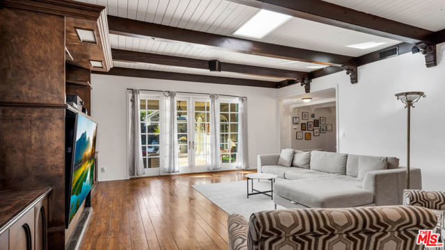4559 Morella Avenue, Valley Village CA: https://media.crmls.org/mediaz/b7592125-4fca-4c0a-9830-3cf4aa9307b0.jpg