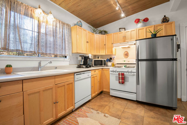 886 Camino Colibri, Calabasas CA: https://media.crmls.org/mediaz/b759c133-0b25-42da-9277-4bf8bc5beb07.jpg