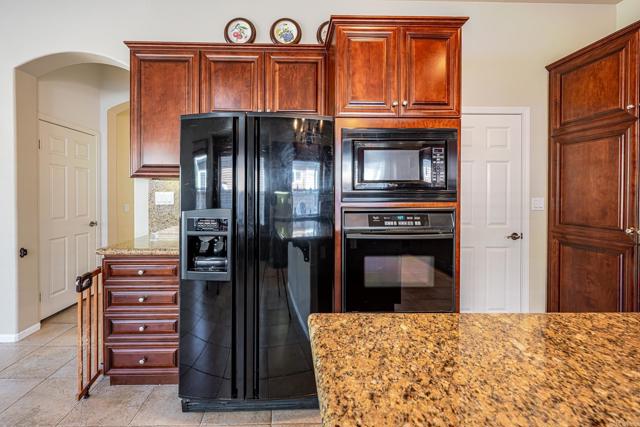 387 MELBOURNE GLN, Escondido CA: https://media.crmls.org/mediaz/b75a65d3-df92-40f6-9f95-4e989e3ba740.jpg