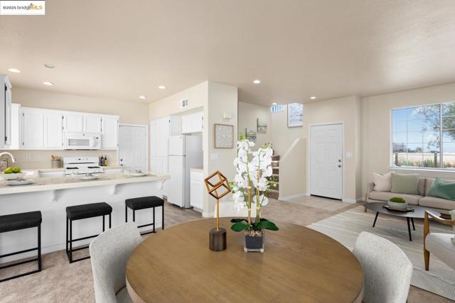 15388 Heron Dr, San Leandro CA: https://media.crmls.org/mediaz/b75aab39-e915-41e7-9588-f88de410245e.jpg