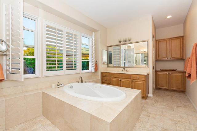 81196 Victoria Lane, La Quinta CA: https://media.crmls.org/mediaz/b75b4d8c-29be-4d4b-983a-6a03c12eb9c2.jpg