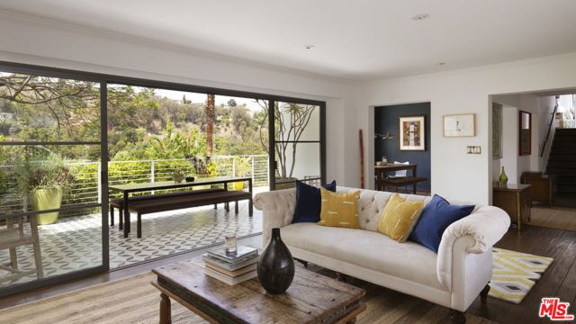 2500 Carman Crest Drive, Los Angeles CA: https://media.crmls.org/mediaz/b75b62c0-2aca-4ea8-a191-ab9cd5c4687b.jpg
