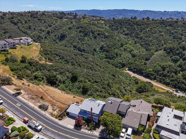 2434 Hastings Drive, Belmont CA: https://media.crmls.org/mediaz/b75bd28e-2724-4a3b-9f52-b94df9ca0179.jpg