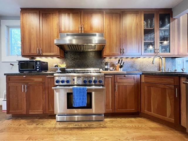 1812 Sanchez Avenue, Burlingame CA: https://media.crmls.org/mediaz/b75c04fb-56aa-47e3-a3c1-069ccf9a55fa.jpg