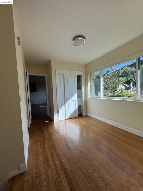 8 Juniper Way, Moraga CA: https://media.crmls.org/mediaz/b75c09b4-d366-4e62-8c1a-8a4b1a595160.jpg