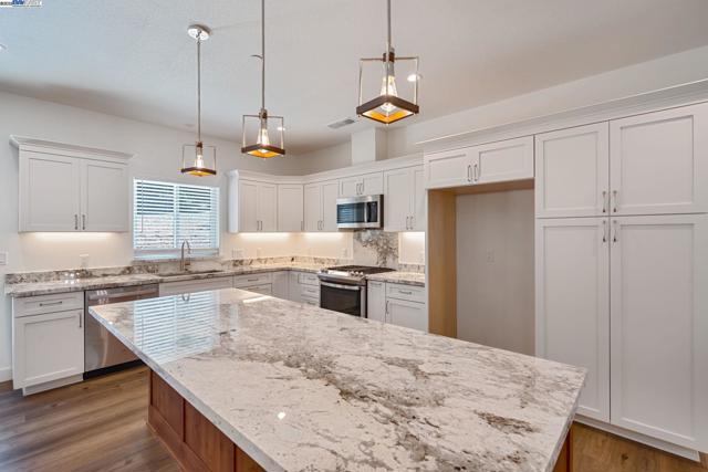 5579 Glen Dr, Foresthill CA: https://media.crmls.org/mediaz/b75c869c-4c81-4de2-876f-7686433fdfae.jpg