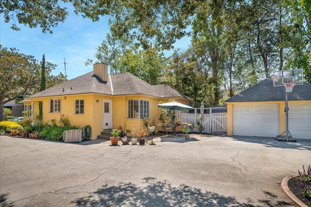 231241 Churchill Avenue, Palo Alto CA: https://media.crmls.org/mediaz/b75d596d-1cd0-4f01-a60c-2ad0a1547509.jpg