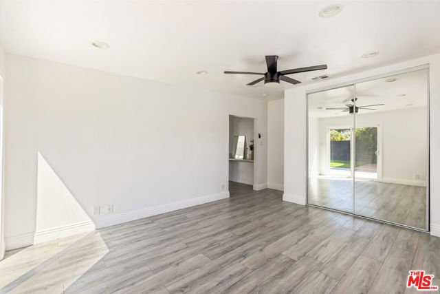 3921 S Victoria Avenue, Los Angeles CA: https://media.crmls.org/mediaz/b75d7341-6854-4730-99f9-5c49a703484e.jpg
