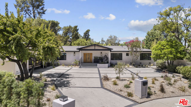 Photo of 17227 Benner Place, Encino, CA 91316