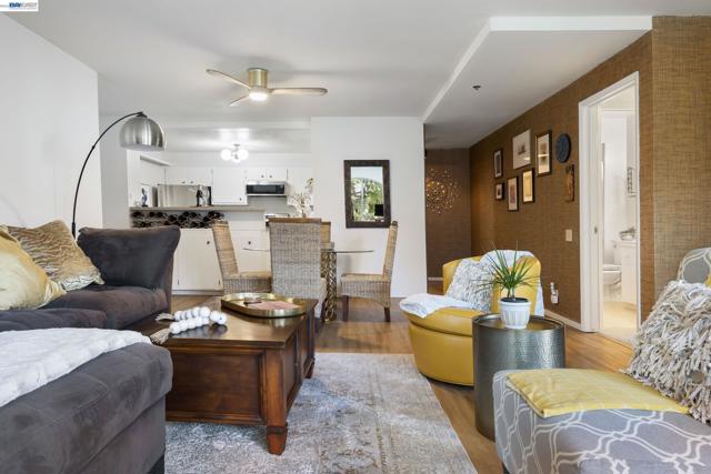 5405 Carlton St, Oakland CA: https://media.crmls.org/mediaz/b75dd5ef-481b-44cd-a5fe-137f9fd1290f.jpg