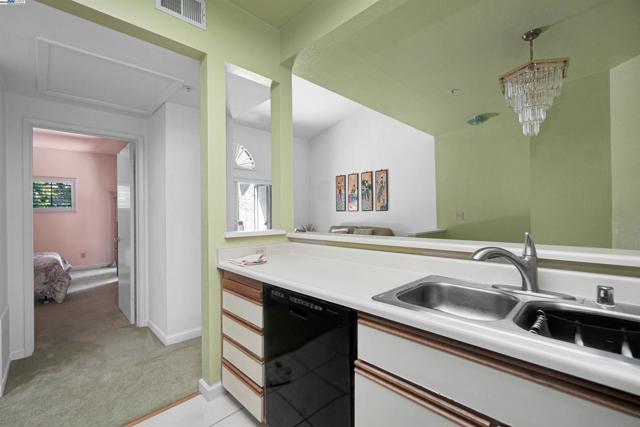 1280 Stanhope Ln, Hayward CA: https://media.crmls.org/mediaz/b75e133c-4beb-4800-b17e-31470be34c1d.jpg