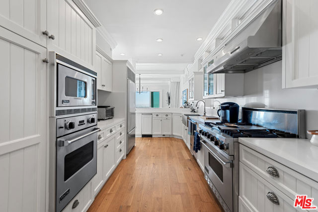 31656 Sea Level Drive, Malibu CA: https://media.crmls.org/mediaz/b75e1b87-fb2f-44ad-b437-1f8723718da8.jpg